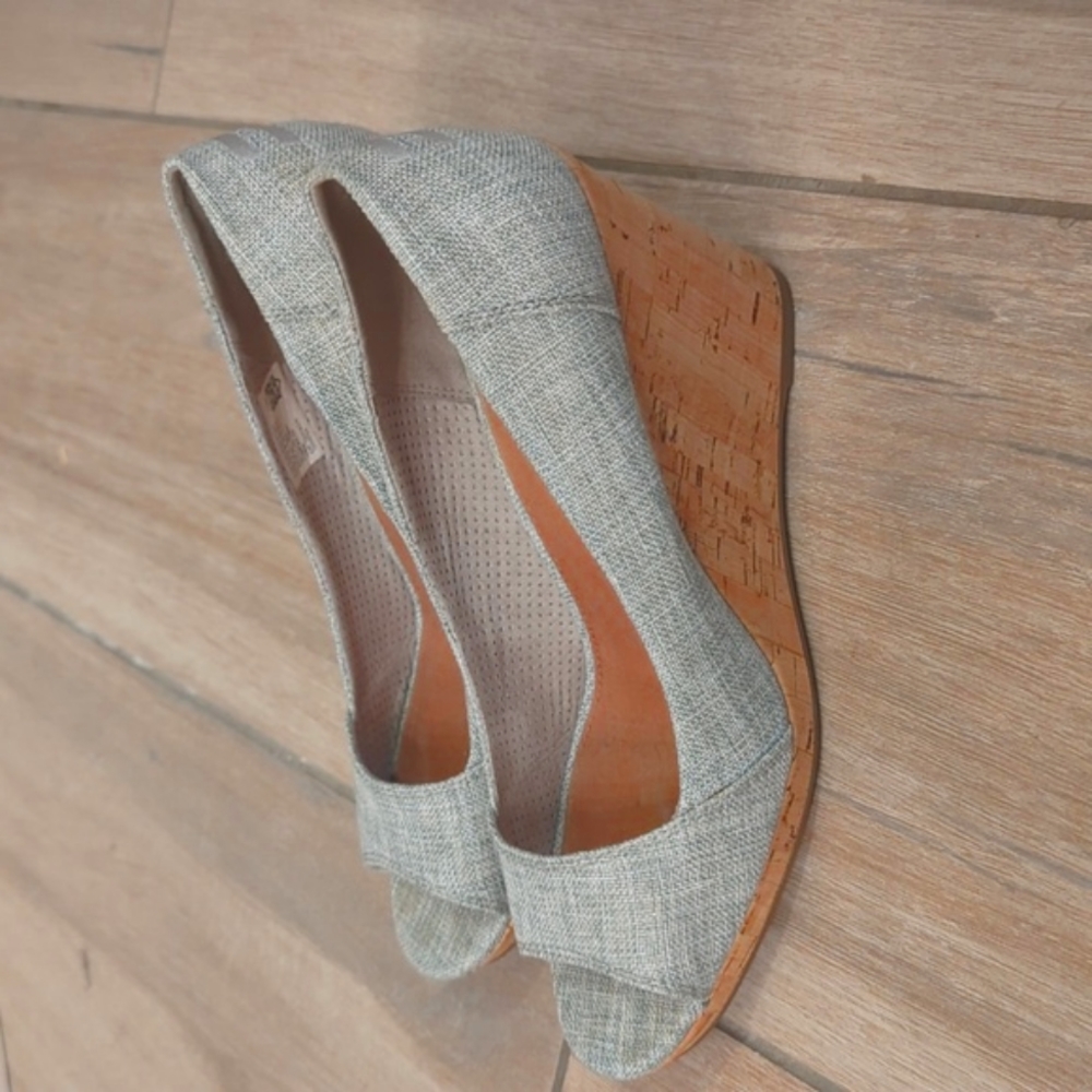 Toms Wedges Size 10